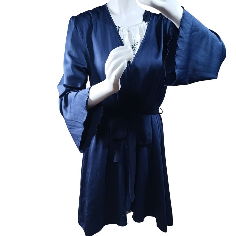 UNMENTIONABLE LARGE WOMEN WHITE/NAVY SLIP NIGHTGOWN AND ROBE SET